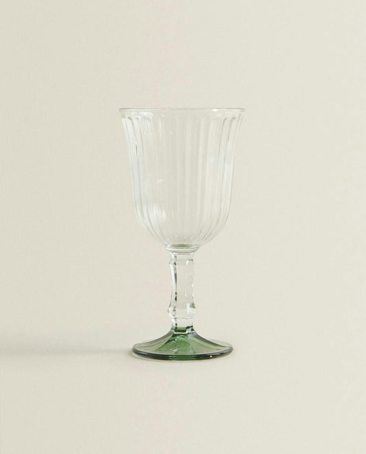 RAISED DESIGN WINE GLASS